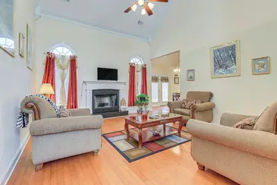 Image de 6 Mi to Southern Belle Farm: Home w/ Patio!