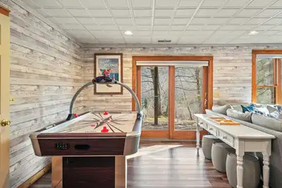 Image de Mountain Escape with Game Room, Balcony & Views in the Poconos | Christina