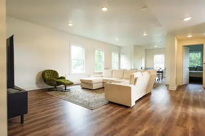 Image de Spacious loft sleeps 8 in downtown Kc with WiFi, Ac, Laundry, High Walkability
