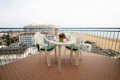 Image de Studio confortable dans un immeuble en bord de mer