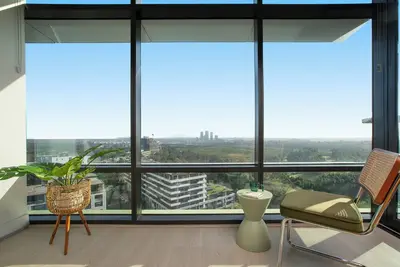 Image de Urban Jungle – Your Dream Stay is Here!