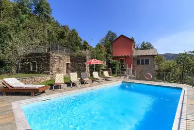 Image de Maison familiale privée avec piscine et vue lac! - Villa Bernardino