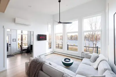 Image de Stunning Lake Views_Modern Lux_Fishing_Golf Nearby
