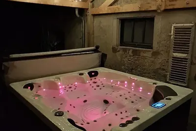 Image de Charmante maisonnette entre forêt et détente avec spa et Wifi