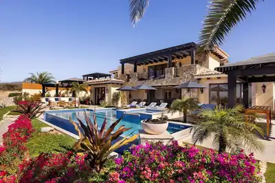 Image de Diamante Luxurious Ocean View 6 Br Includes Golf Cart & Airport Transport