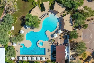 Pickleball court & Huge Pool