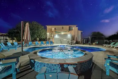 Image de 7 Bedroom Pickleball Pool Hot Tub Orchard