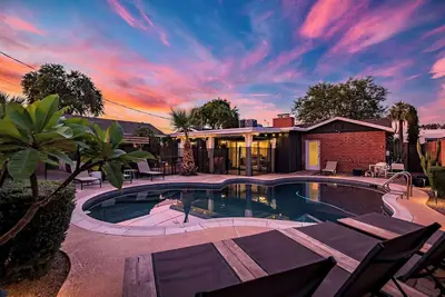 Image de Modern Luxury Home-Old Town Scottsdale-Huge Pool!