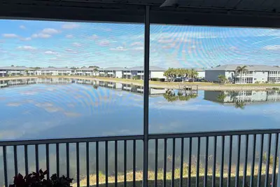 Image de Beautiful lakeview 2nd fl 2 bed 2 bath condo in a delightful Lake Suzy Community