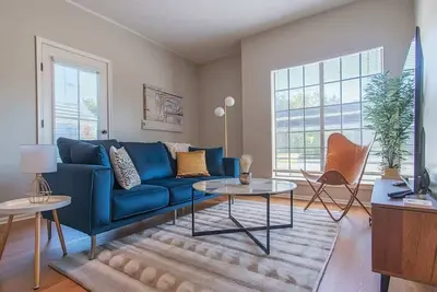 Image de Quiet 1br King Suite | Pool, Gym, Parking 01