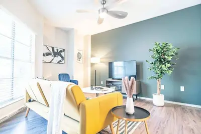 Image de Tranquil 1br King Suite | Pool, Parking & Gym 01