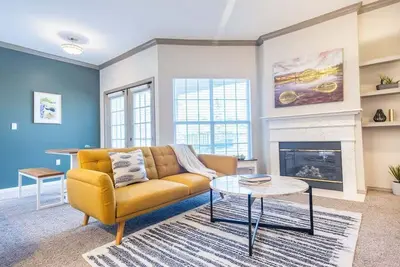Image de Tranquil 1br King Suite | Pool, Parking + Gym 03