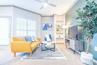 Image de Tranquil 1br King Suite | Pool, Parking + Gym 04