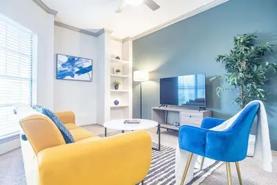 Image de Tranquil 1br King Suite | Pool, Parking & Gym 05