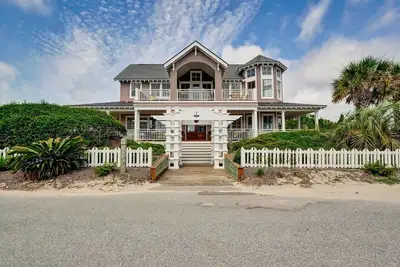 Image de Five bedroom home on Bald Head Island's East Beach, make your next island getawa