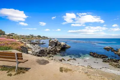Image de 3965 Marine Gardens - Oceanfront with Bay Views