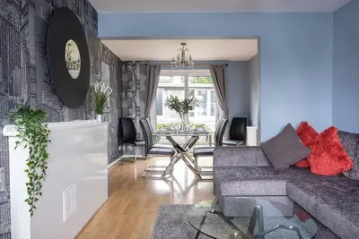 Image de Dickens House Close 15min from Gatwick, Dickens House- Beautiful and Spacious 3br