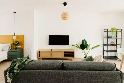 Image de 1bdr Mainstreet Sliema Suite! Designer Finish!