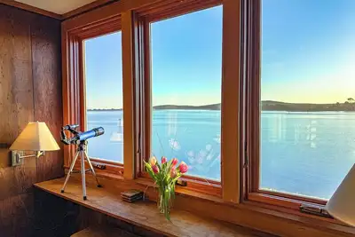 Image de Spring Lily Cottage! Huge Views of Bodega Harbor! HotTub\/Firetable\/WiFi\/Pup ok!
