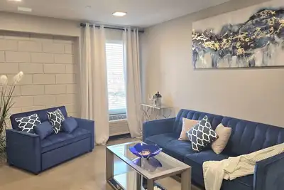 Image de The Groovy Blue Skyview