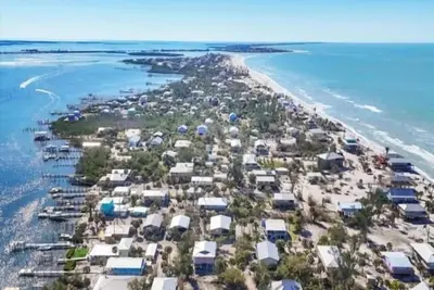 Image de Welcome to your dream getaway on the stunning Little Gasparilla Island!