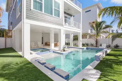 Image de Escape to Salt Life Retreat!