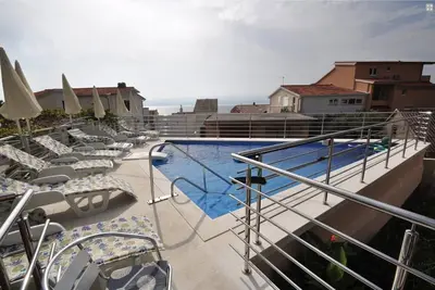 Image de Spacious apartment with pool, 5 balconies and the sea view, 2 min walk to beach