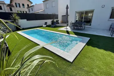 Image de Maison Moderne Avec Piscine