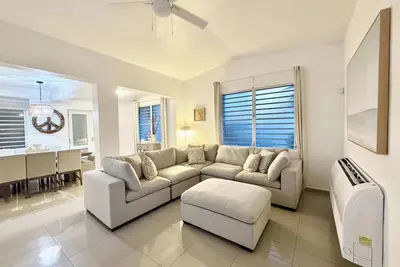 Image de Legacy House | Short walk to Beach and Restaurants