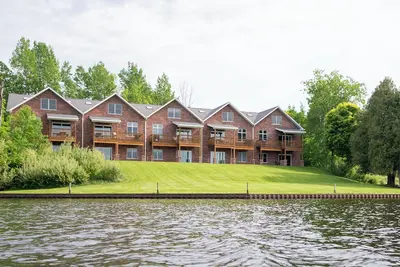 Image de #2 Lake Front Condo - Hamlin Lake, Ludington Mi - 10 Guests