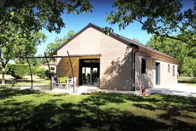 Image de Séchoir à tabac rénové avec piscine chauffée, clim et fibre proche rivière