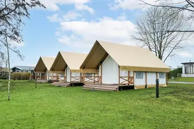 Image de Glamping tent with living room, kitchen and sanitary facilities