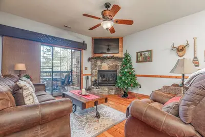 Image de 1br Village At Indian Point 2002 near Sdc-Free Tickets Daily up to $500 Value