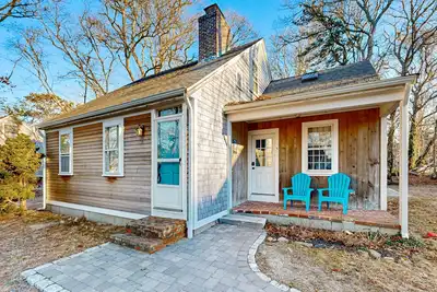 Image de Cozy cottage near beaches, attractions, restaurants & shops