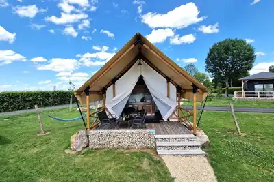 Image de Glamping tent with living room, kitchen and sanitary facilities