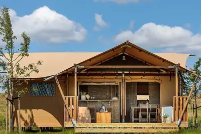 Image de Glamping tent with living room, kitchen and sanitary facilities