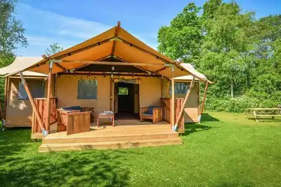 Image de Glamping tent with living room, kitchen and sanitary facilities
