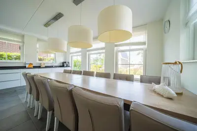 Image de Modern bungalow with 6 bedrooms and terrace