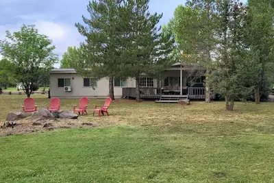 Image de Spacious home with large deck, bbq grill, right on the 9th fairway