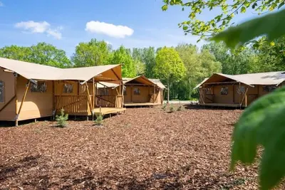 Image de Glamping tent with 2 bedrooms and a terrace