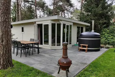 Image de 6 pers. chalet with 3 bedrooms and terrace with hot tub