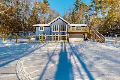 Image de Serene Home w/ large fenced in yard, jetted tub, Wifi, near Lakes & Trails