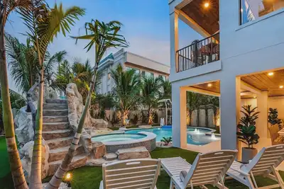 Image de Siesta Springs - Cinq Chambres Maison, Couchages 14