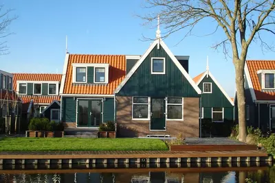 Image de Detached bungalow with open-plan kitchen and 4 bedrooms