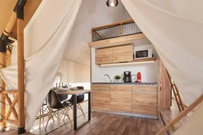 Image de Glampingtent with 2 bedrooms and a terrace