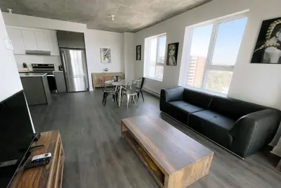 Image de Spacious 2br with Skyline Views, Near Place Vertu