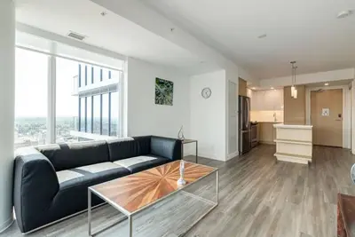Image de Stylish 1br Apt with City Views, Near 17th Avenue