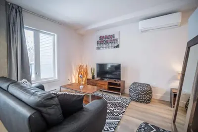 Image de Urban Studio with Private Balcony and Gym