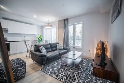 Image de Luxe 2br Apt with Gym, Close to Parc Saint-Benoît