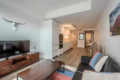 Image de Luxe 1br Apt with Pool, Gym and On-Site Theater